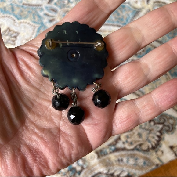 Black celluloid painted molded carved flower brooch faceted glass beads Vintage - Picture 4 of 6